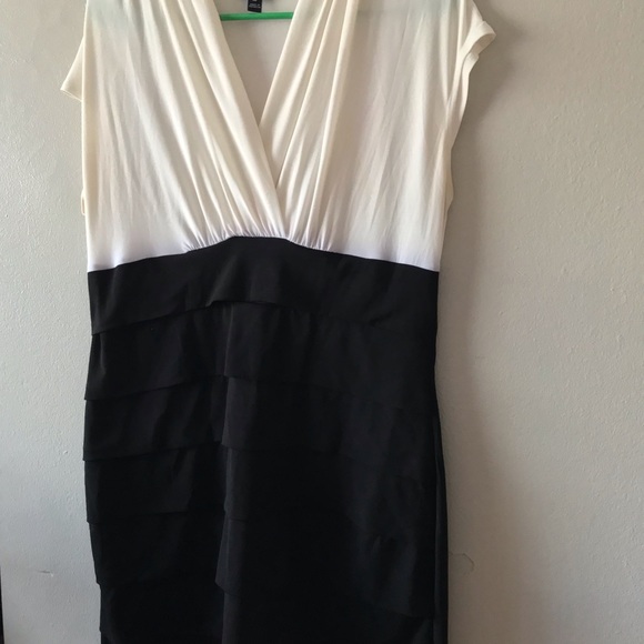 EN FOCUS STUDIO BLACK AND WHITE DRESS - Picture 9 of 10